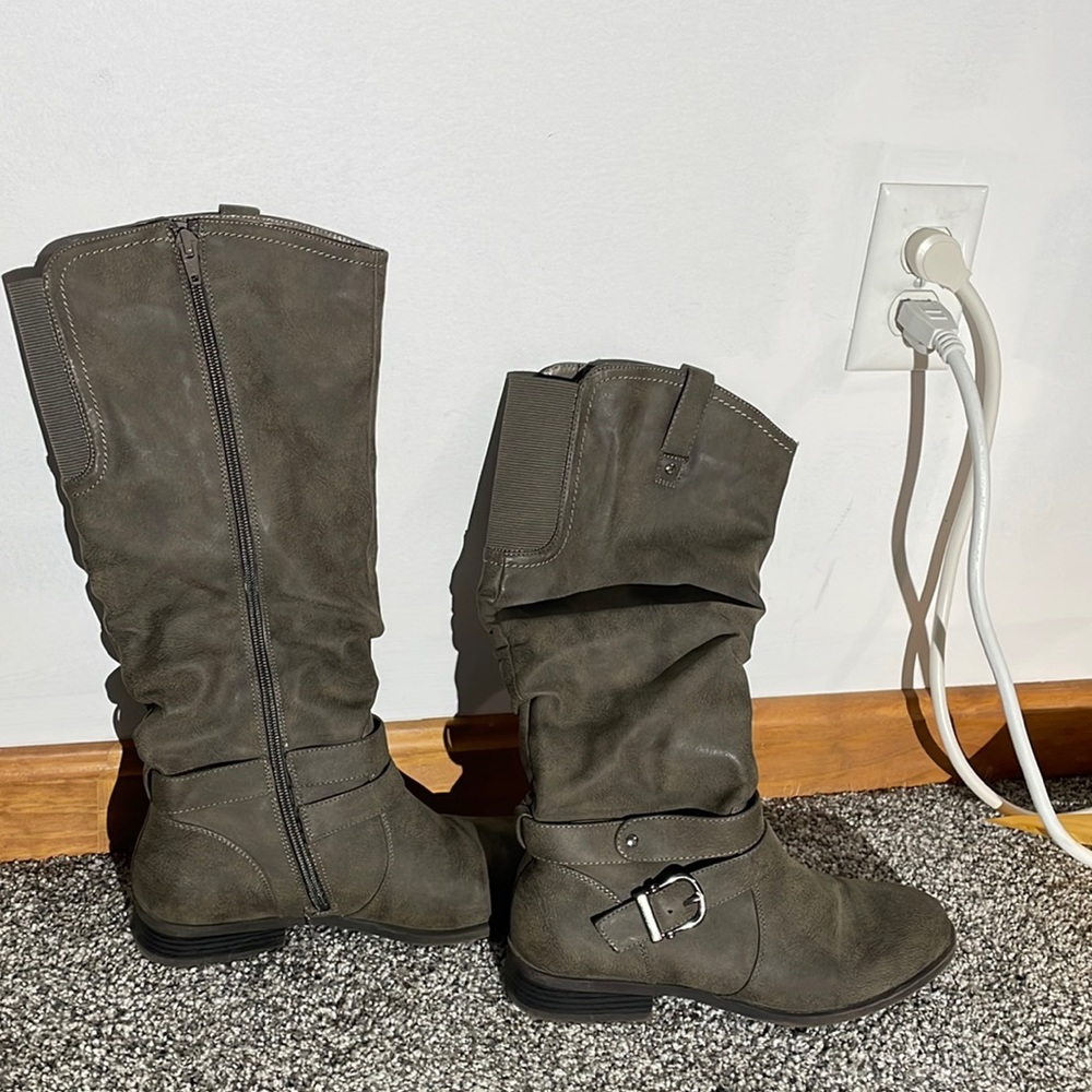Size 8 White Mountain dark grey knee boots